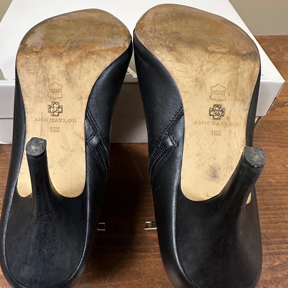 Ann Taylor Lacey Cap Toe Booties - Size 10 - Picture 6 of 9